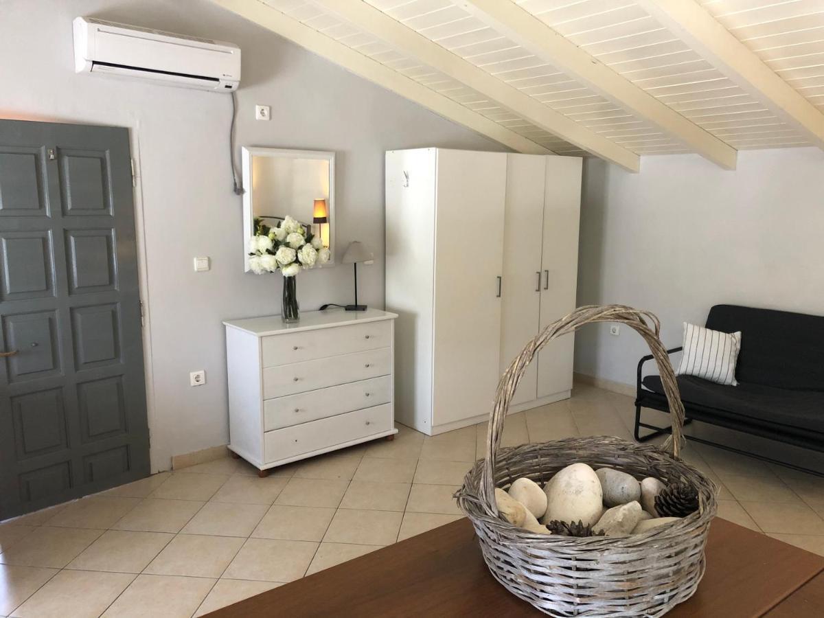 Sofita Studio Apartment Gaios Exterior photo